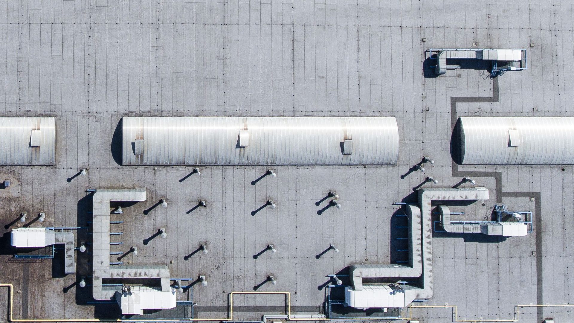 Flat roof with ducts and rooftop units, seen from above